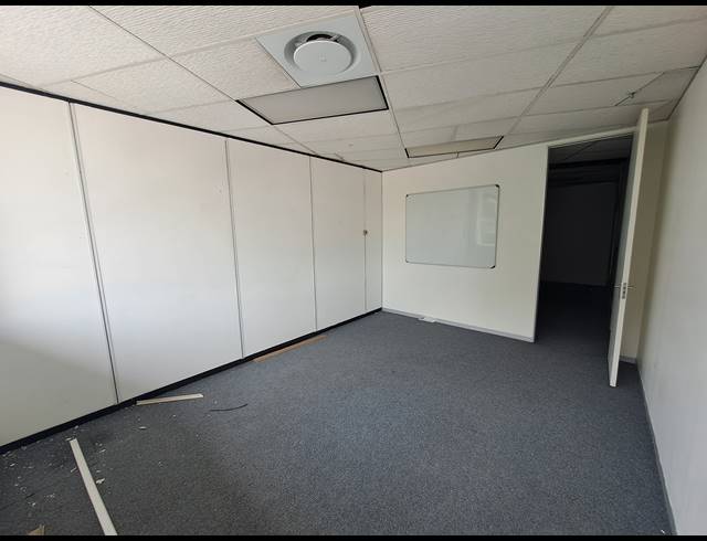 155M² OFFICE TO LET IN DUNKELD WEST